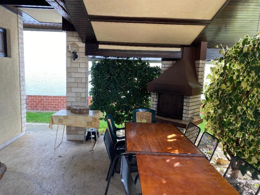 Adorable 1-Bedroom Guesthouse & Private Parking Place Velika Mlaka Buitenkant foto